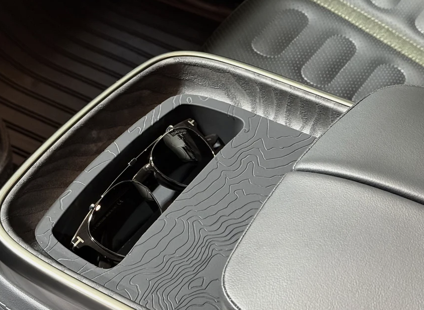 SoonishEV TopoCharge Wireless Phone Charger for Gen 1 Rivian Vehicles